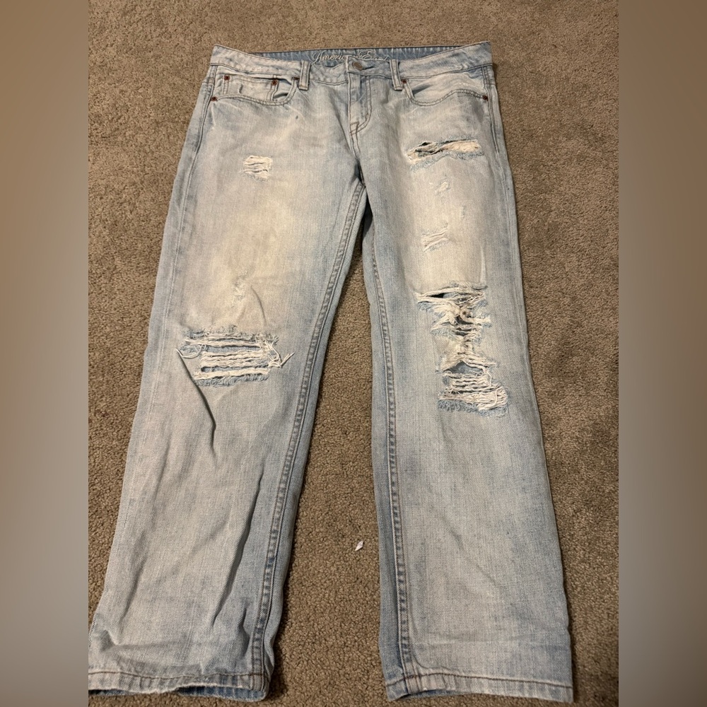 👖 American Eagle Distressed Light Wash Jeans – Size 8, 23” Inseam
